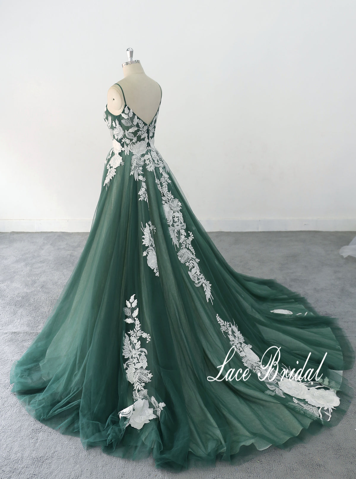 Green wedding dress, lace wedding dress, custom-made wedding dress, forest-themed wedding dress