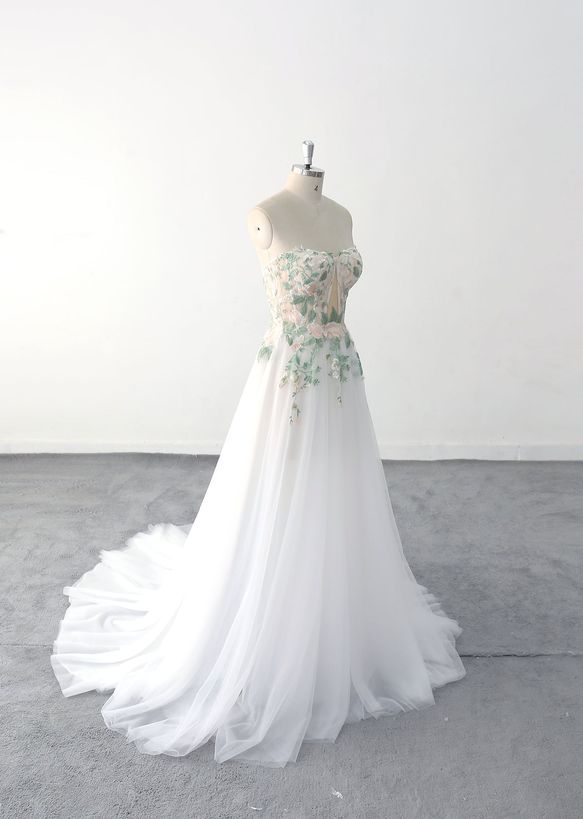 Ivory wedding dress, green lace wedding dress, custom-made wedding dress