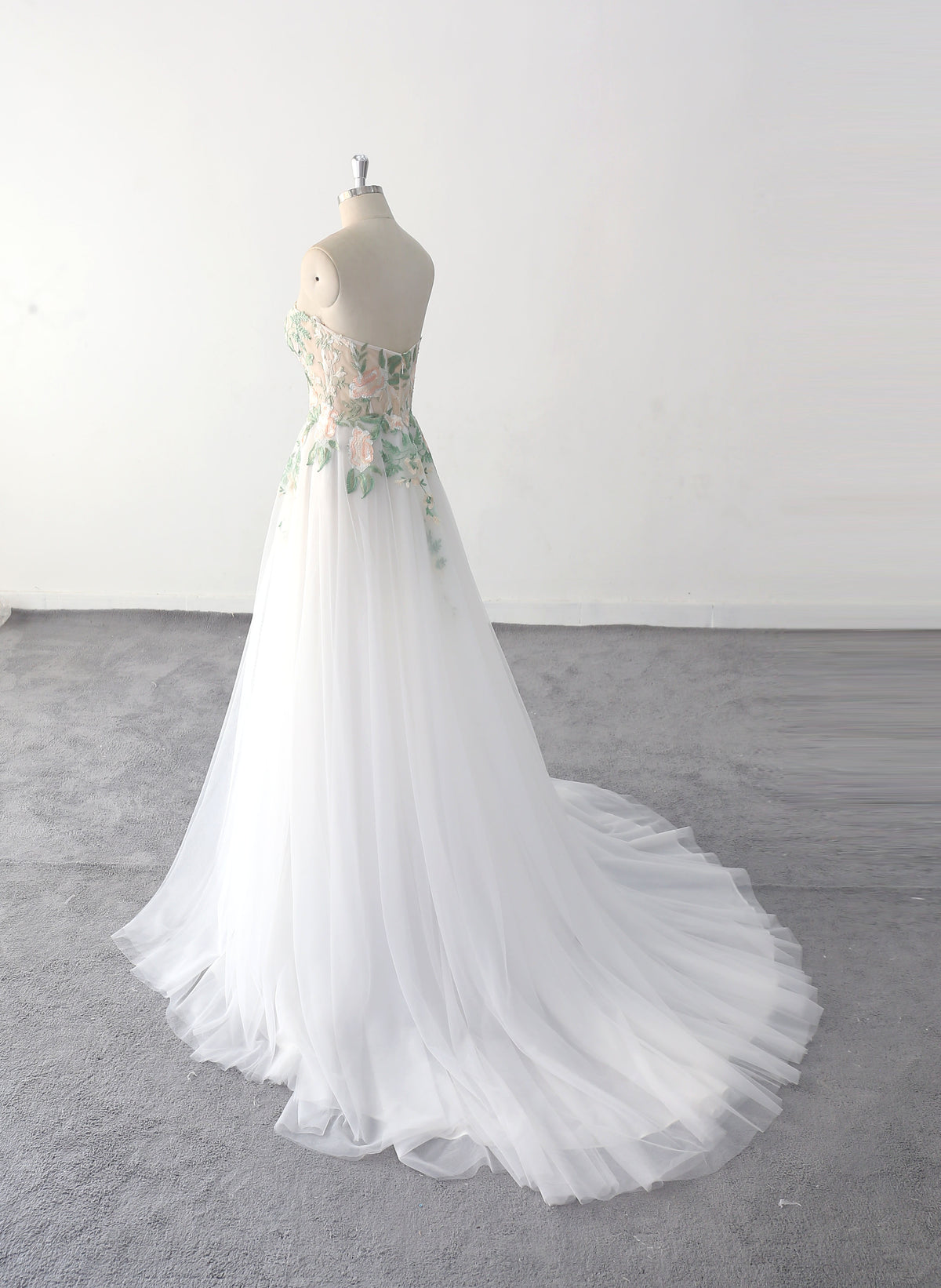 Ivory wedding dress, green lace wedding dress, custom-made wedding dress