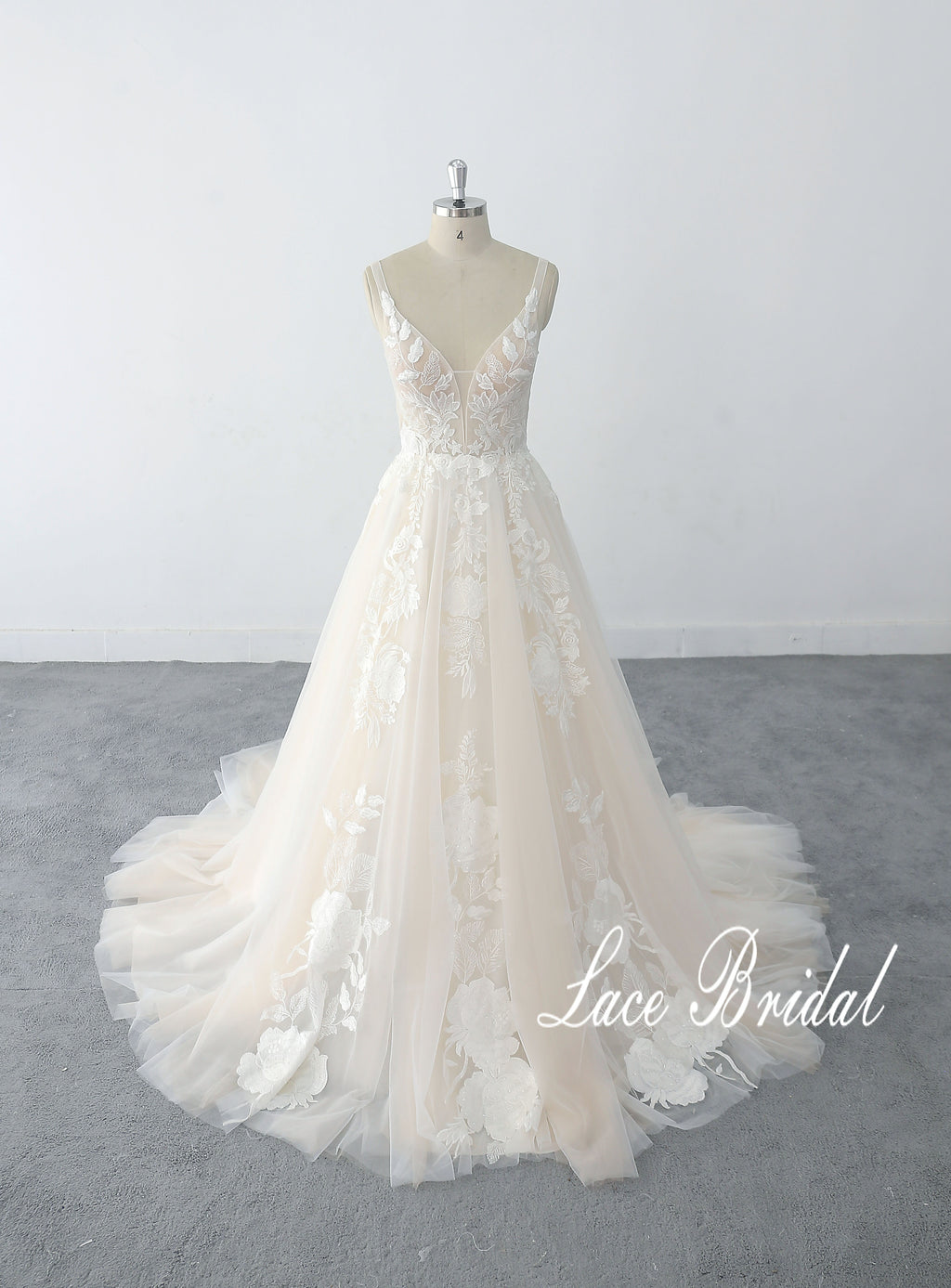 Vestidos de novia en tonos nude y beige, vestidos de novia de encaje, vestidos de novia a medida