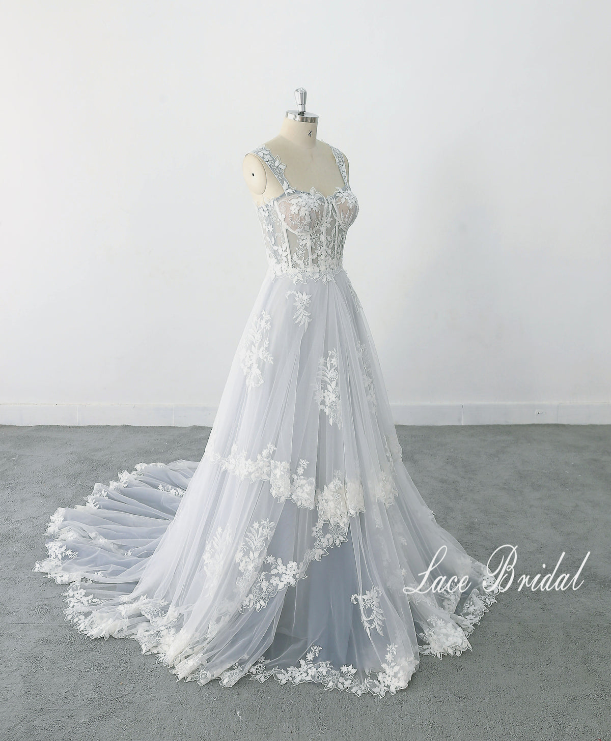 Gray and blue color-blocked wedding dress, openwork corset-style wedding dress, custom-made wedding dress.