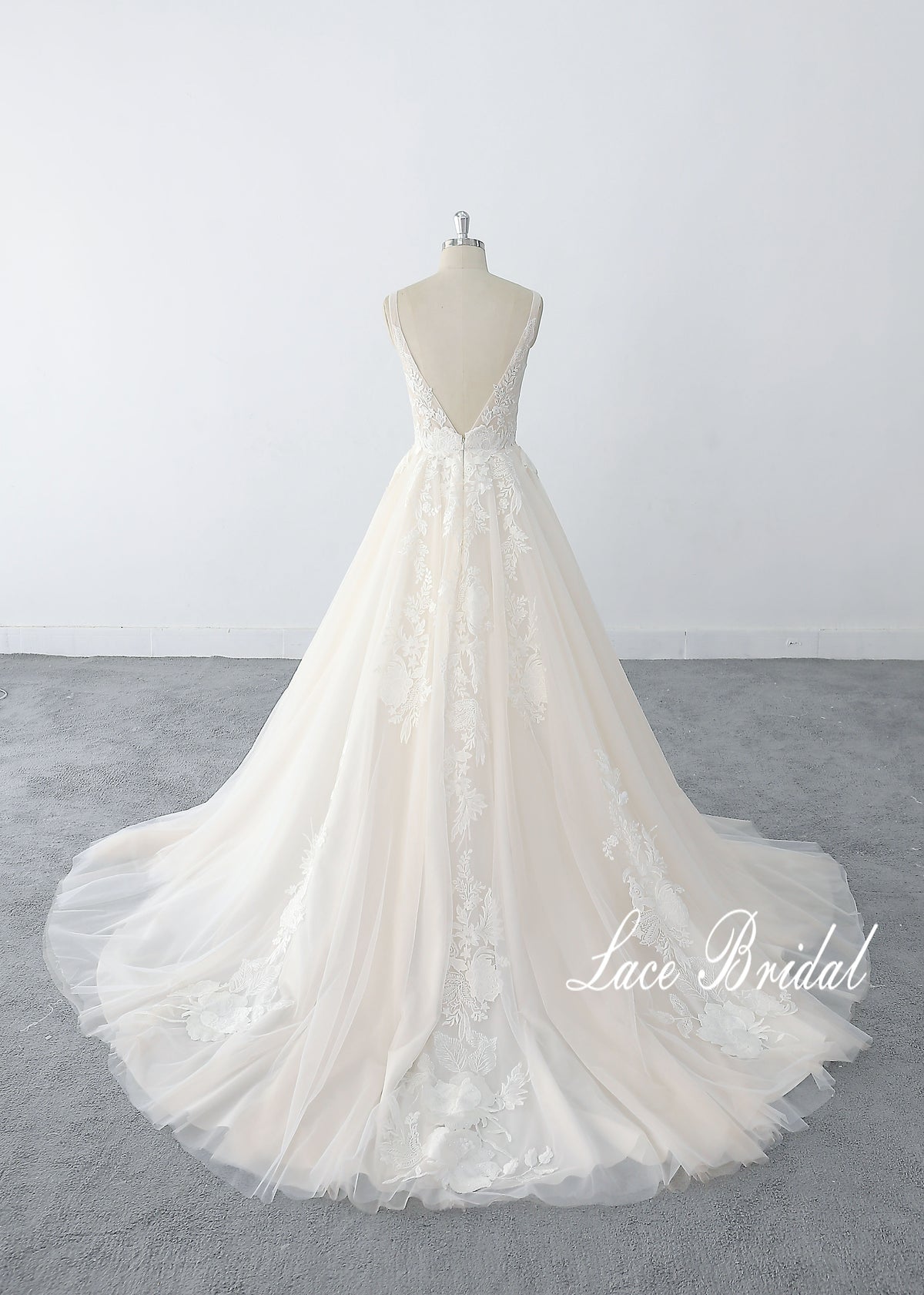 Vestidos de novia en tonos nude y beige, vestidos de novia de encaje, vestidos de novia a medida