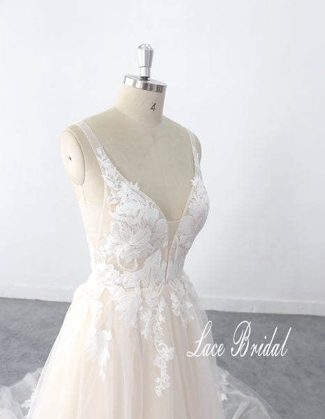 Off-white wedding dress, lace wedding dress, custom-made wedding dress
