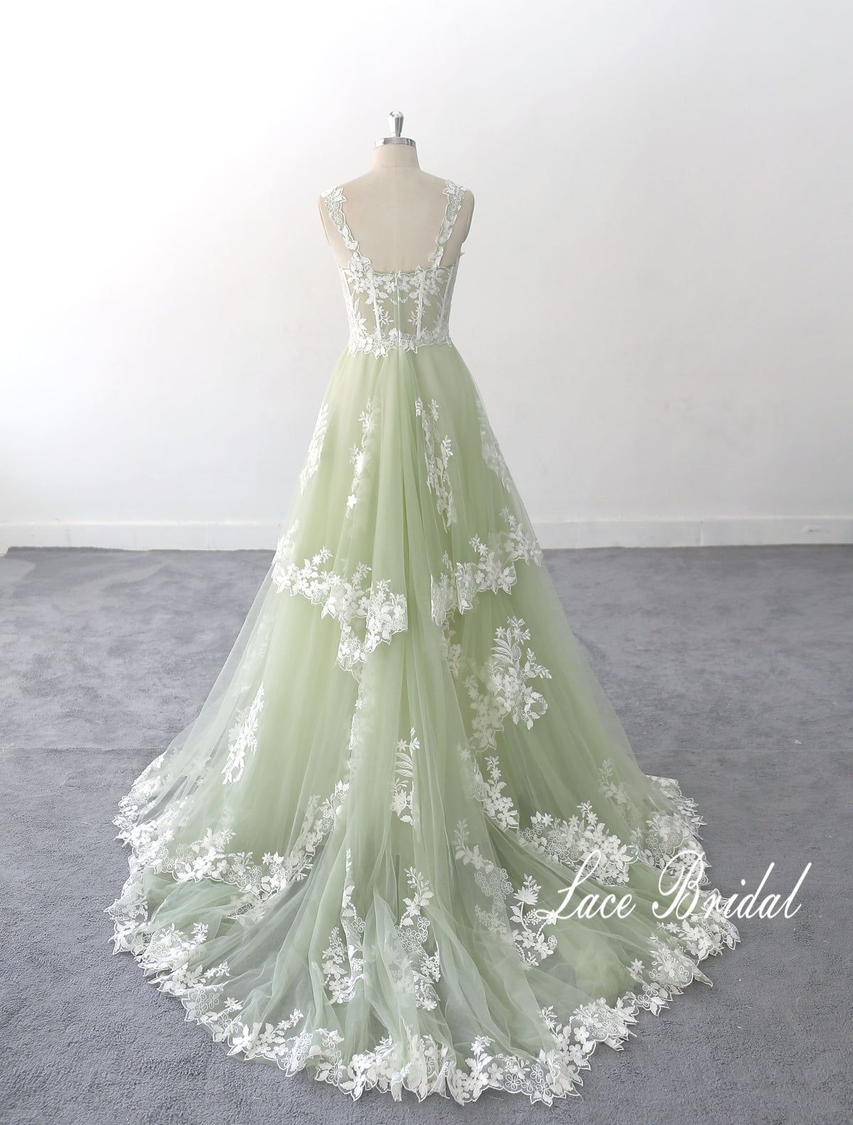 Sage-colored wedding Opulent and exquisite