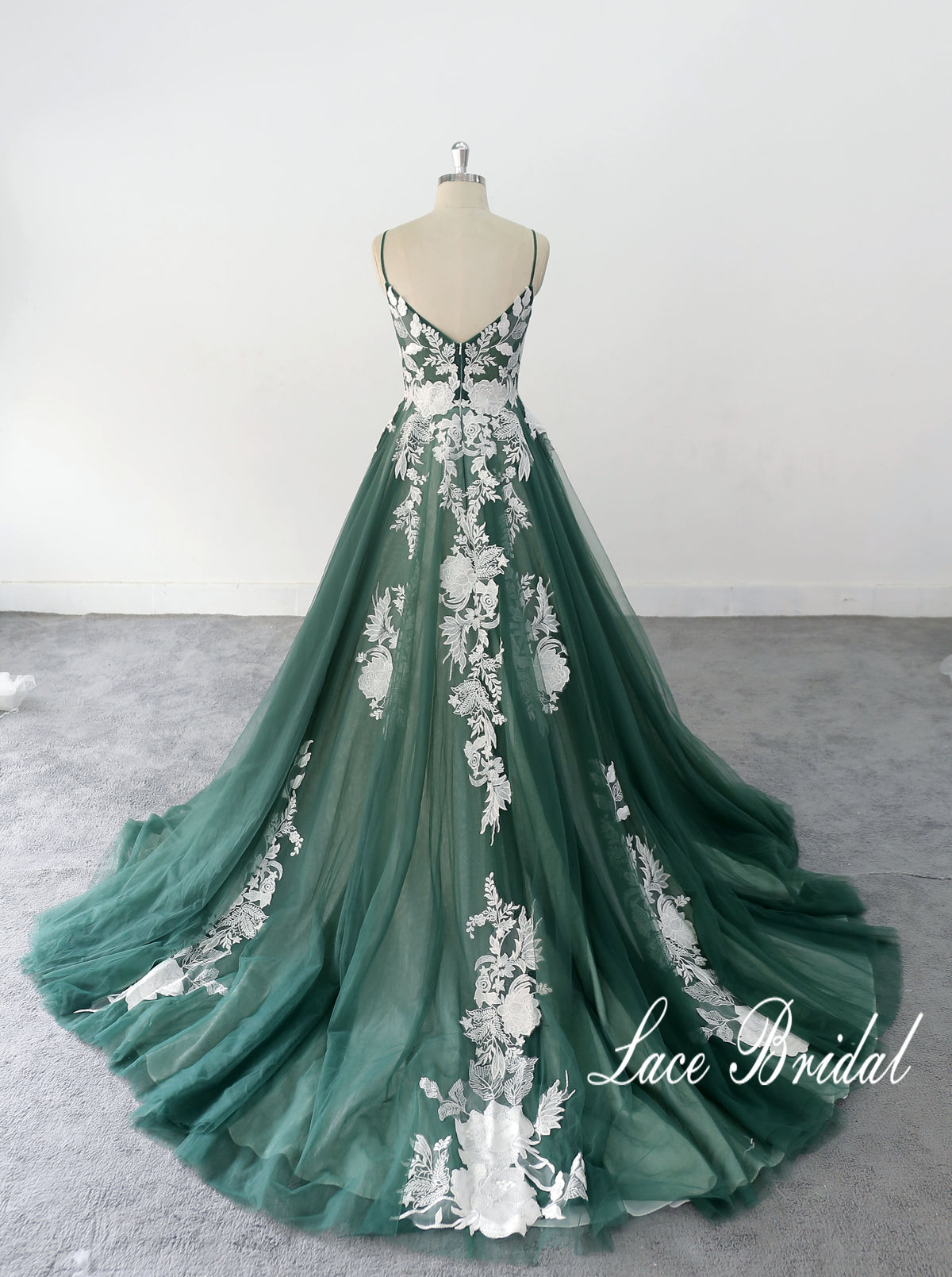 Green wedding dress, lace wedding dress, custom-made wedding dress, forest-themed wedding dress