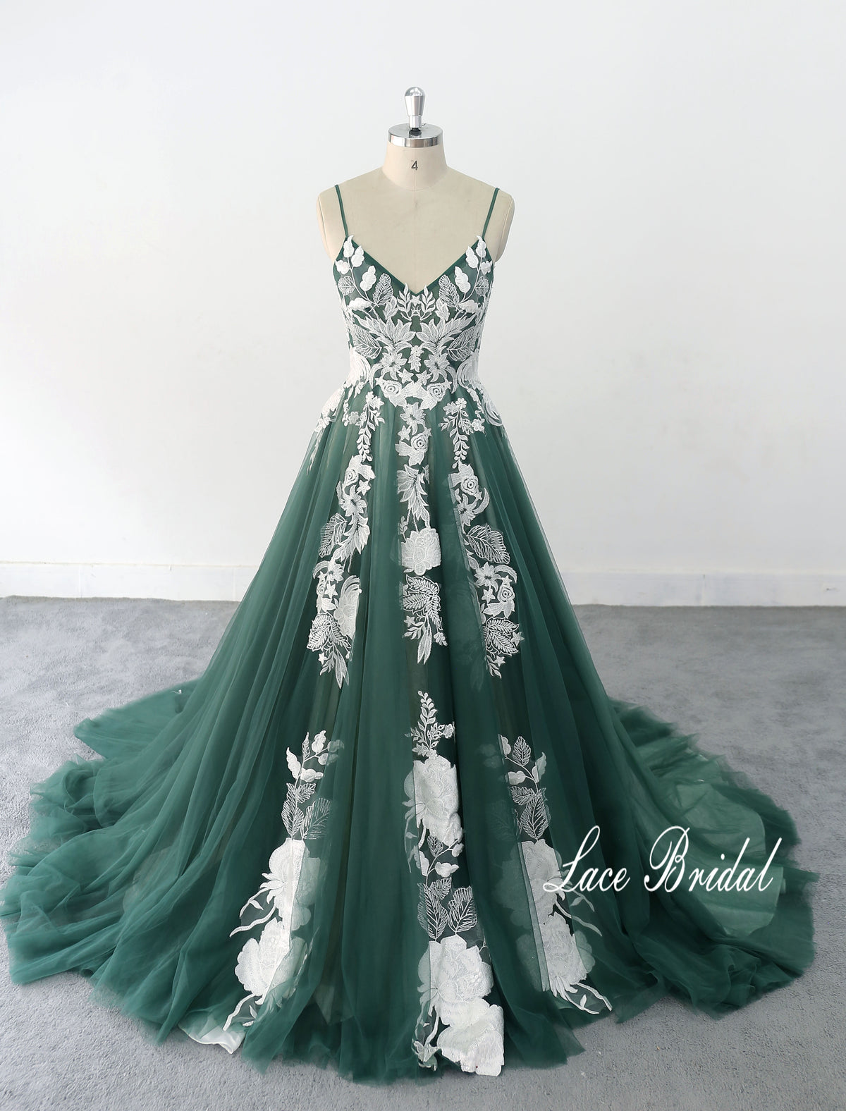 Green wedding dress, lace wedding dress, custom-made wedding dress, forest-themed wedding dress