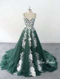 Green wedding dress, lace wedding dress, custom-made wedding dress, forest-themed wedding dress